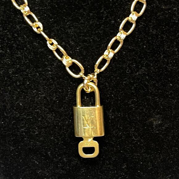 Louis Vuitton Lock & Key Set #446 w/ an 18” Gold-Tone Chunky Chain Necklace - Picture 6 of 6